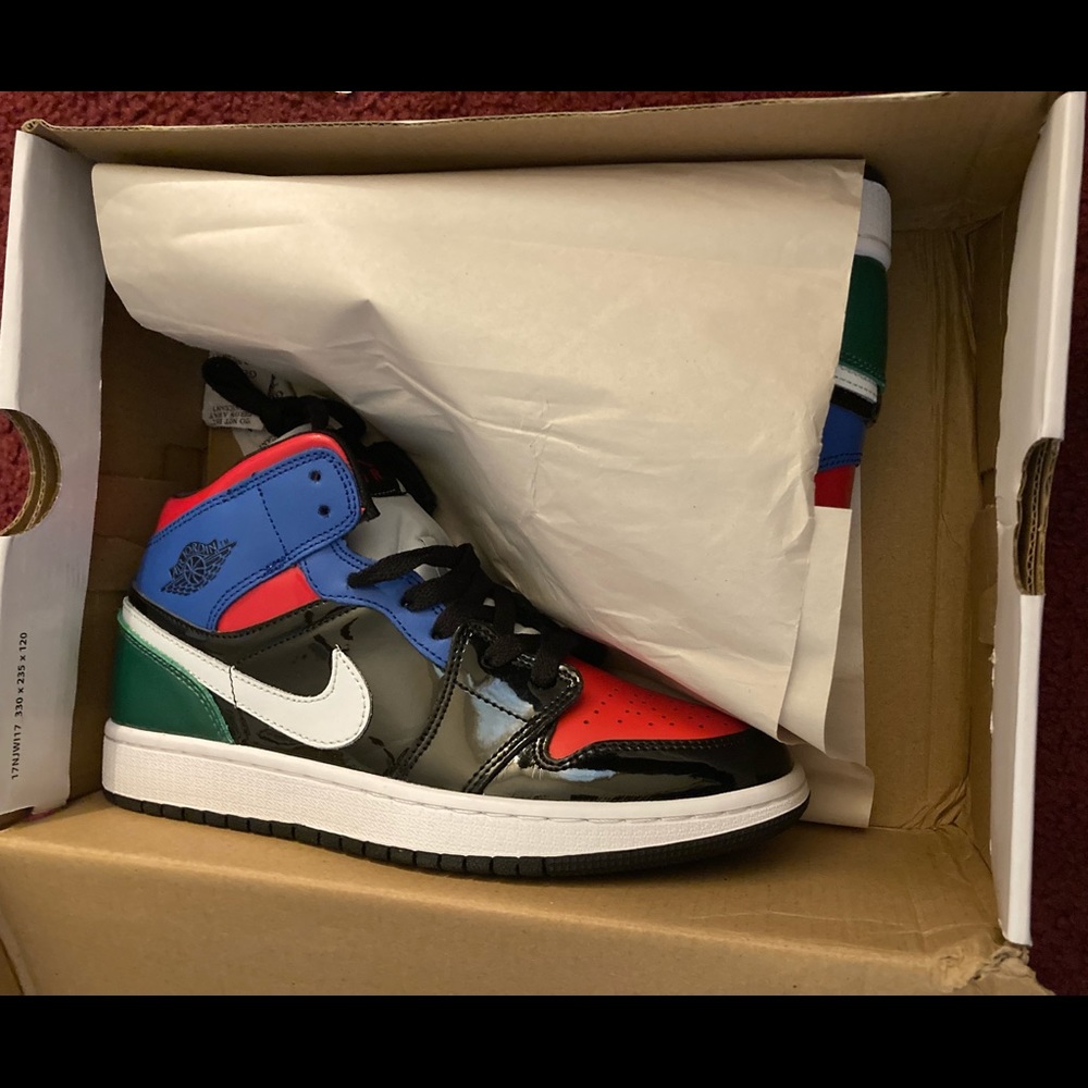 NWOT Air Jordan 1 Retro Black, Green, Red